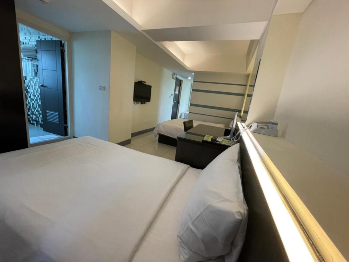 Kiwi Express Hotel - Kaohsiung Station Kültér fotó