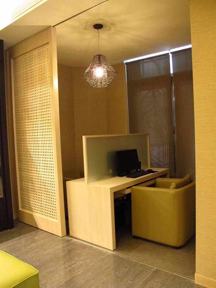 Kiwi Express Hotel - Kaohsiung Station Kültér fotó