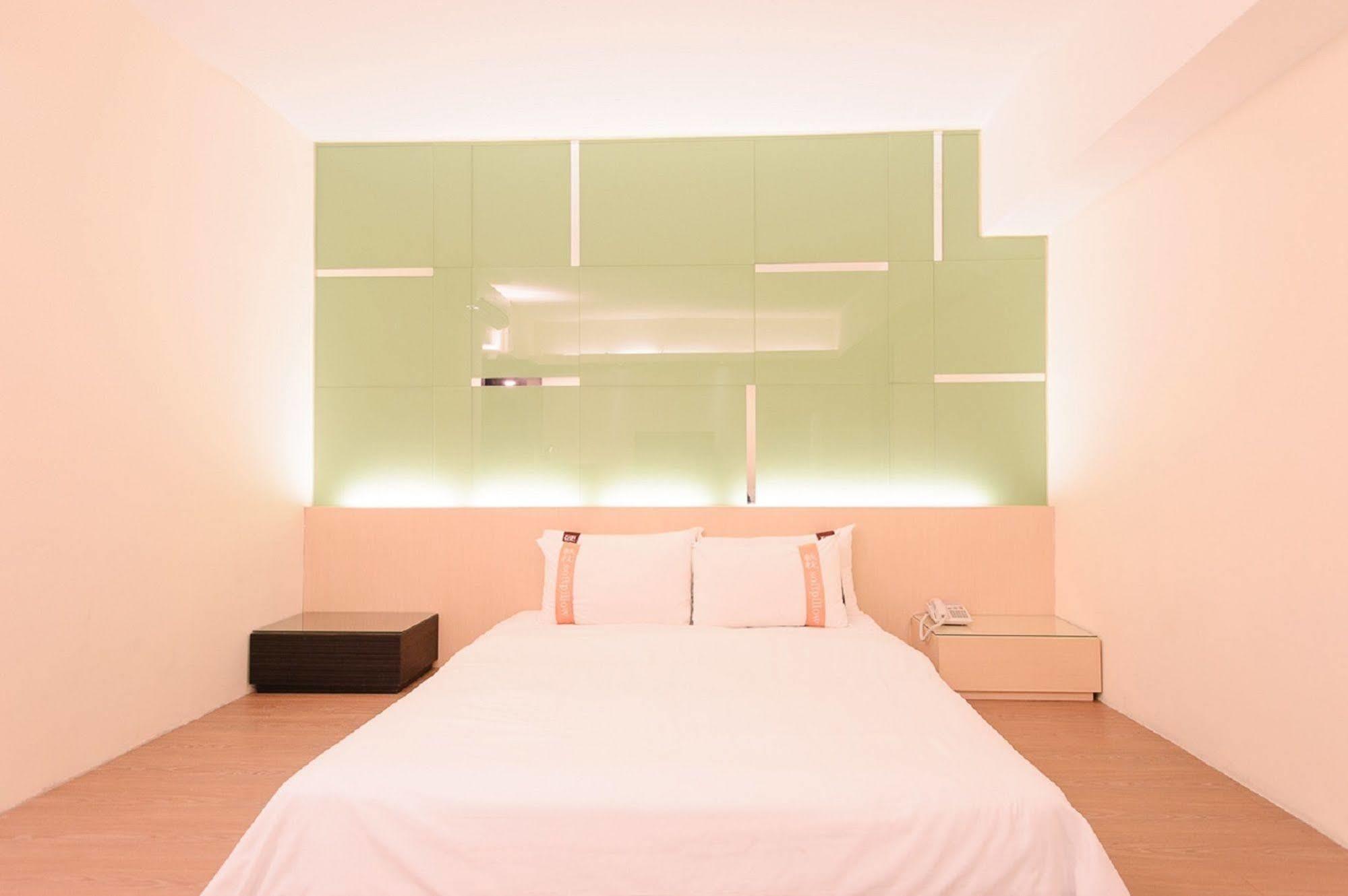 Kiwi Express Hotel - Kaohsiung Station Kültér fotó