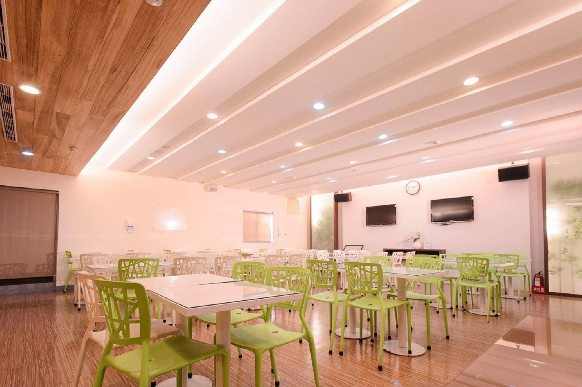 Kiwi Express Hotel - Kaohsiung Station Kültér fotó