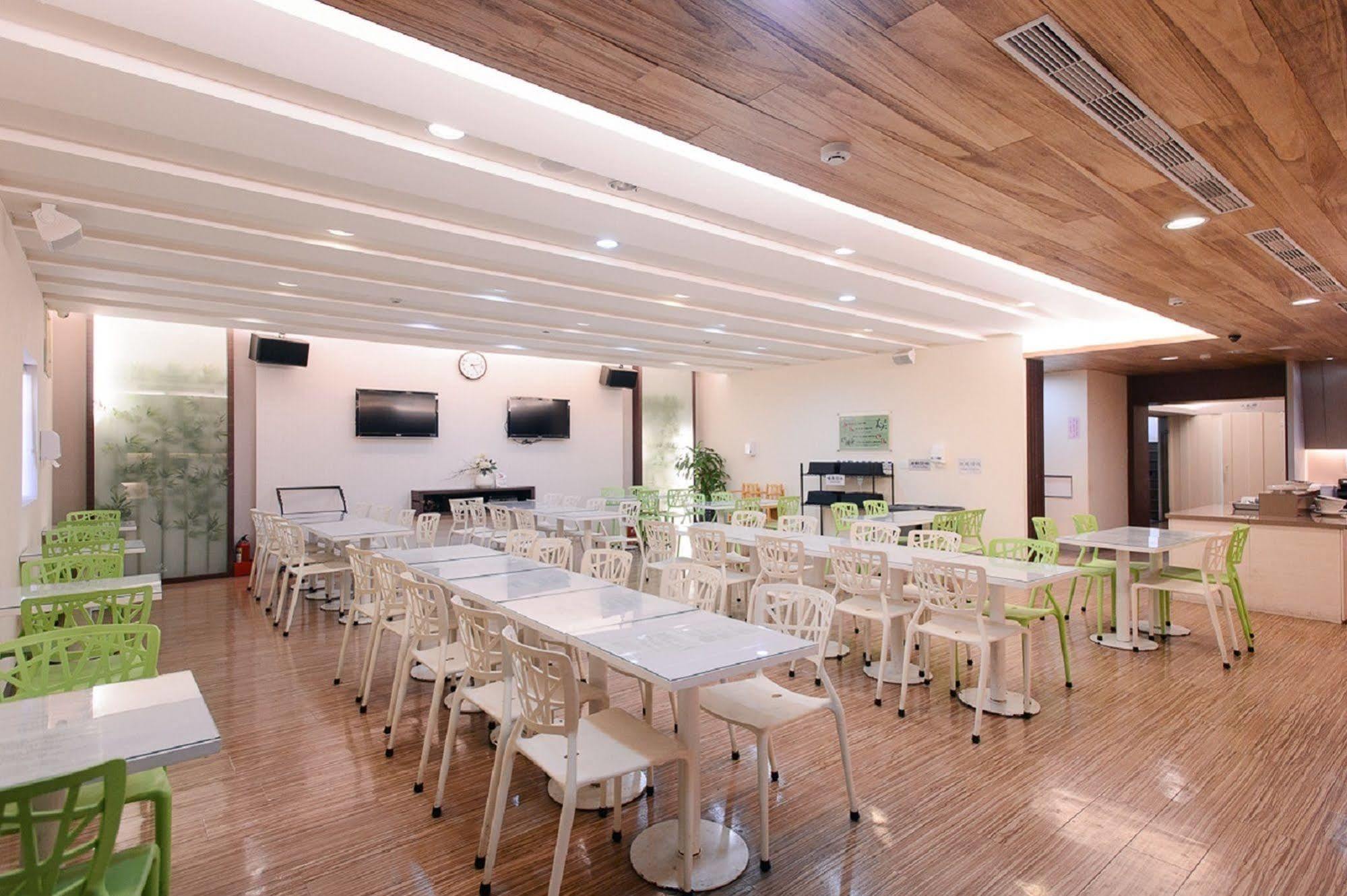 Kiwi Express Hotel - Kaohsiung Station Kültér fotó
