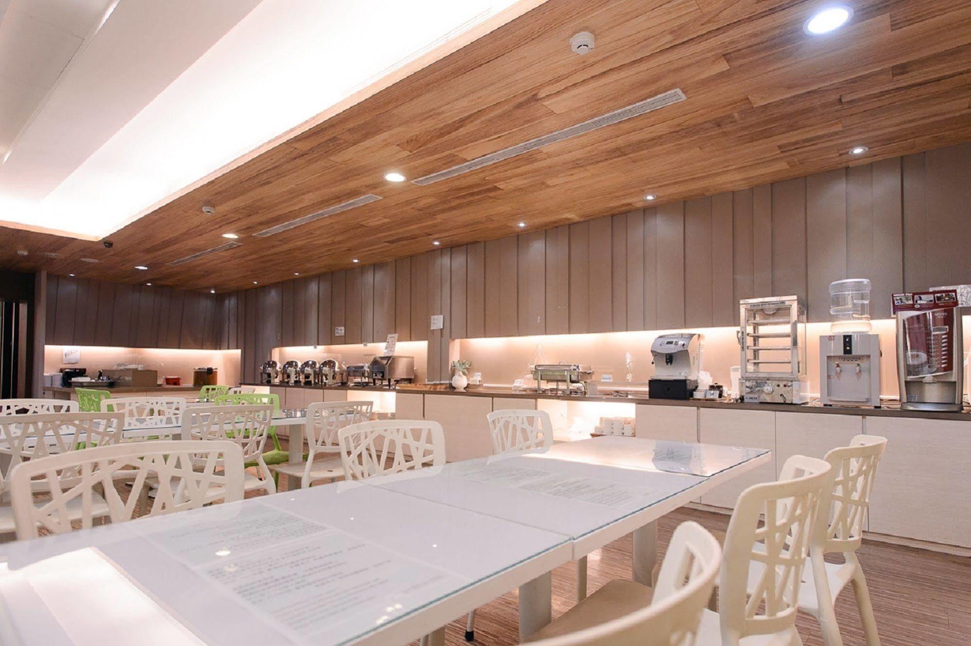 Kiwi Express Hotel - Kaohsiung Station Kültér fotó